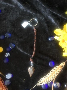 Arrowhead keychain with dark brown & black faux suede - Picture 1 of 4