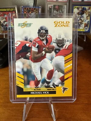 Score Gold Zone 2007 Atlanta Falcons Football Card #70 Michael Vick /600 - Image 1 of 2