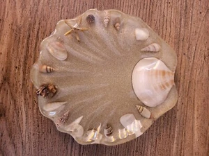 Vintage Sea Shell Lucite Resin Acrylic Soap Dish Trinket Clam Sea Shells Sand 4" - Picture 1 of 3