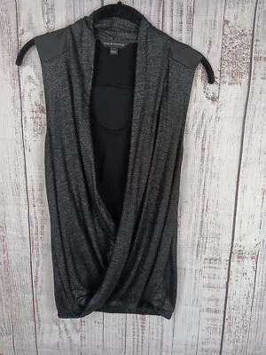 Blusa envolvente Rock & Republic para mujer pequeña negra frente cruzado sin mangas  Foto 1 de 4