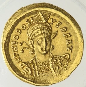 Roman THEODOSIUS II (402-450). GOLD Solidus. Constantinople. - Picture 1 of 2