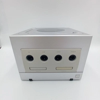 Nintendo GameCube Console Silver Powers On Wont Read Disc Authentic Japanese - Image 1 of 4