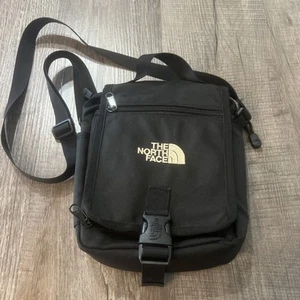 The North Face Shoulder Messenger Crossbody Bag Black Murse Purse Travel EUC - Picture 1 of 8