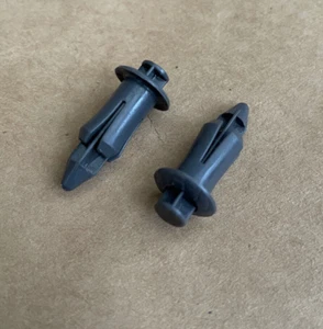 Toyota Celica Gen7 T23 99-06 Rear Deck Trim Clip Pair 90467-07073 - Picture 1 of 2