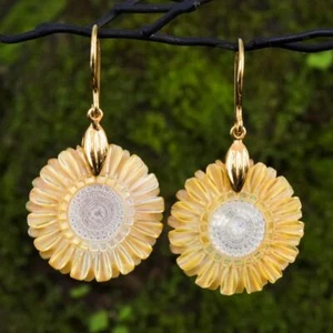Sun Flower Design Mother-of-Pearl Shell Earrings & Gold Vermeil Sterling 5.15 g - Picture 1 of 12