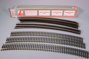 ZP025 LIMA 403811 Train Ho Rail Boite de 12 rails courbes R 600 30° - Picture 1 of 5