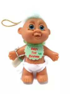 Erste Weihnachtsschmuck Troll Puppe - Junge 2" - Russ Baby mit Lätzchen & Flasche NEU - Bild 1 von 1
