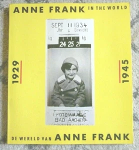 ANNE FRANK IN THE WORLD by DE WERELD VAN 1929-1945 PB 1985 ILLUSTRATED BOOK VG - Picture 1 of 6
