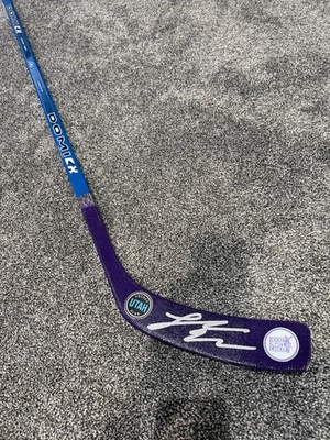 LOGAN COOLEY Utah Mammoth SIGNED Autograph Hockey Fights Cancer Stick COA PROOF — 第 1/3 张图片