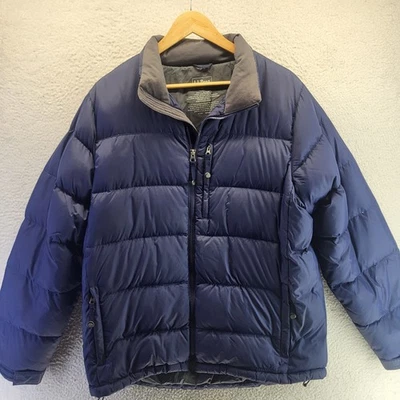 Chaqueta acolchada de plumón LL BEAN para hombre regular mediana azul aislada bolsillo con cremallera completa 0FKF7 Foto 1 de 4