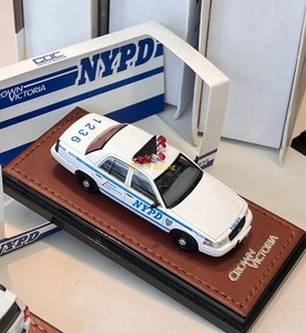 ZD GOC 1:64 HEC White Crown Victoria CV US Police Model Diecast Metal Car BN - Bild 1 von 6