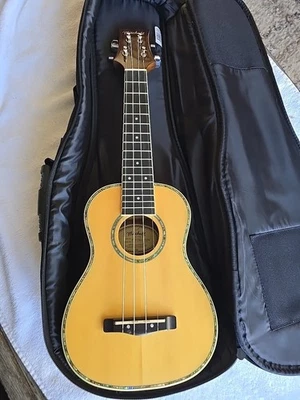 MITCHELL 尤克里里型号 MU-70/N 带 Road Runner 保护壳 状况良好  — 第 1/4 张图片