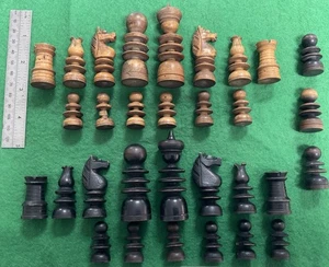 TOP QUALITY ANTIQUE TURNED & CARVED BOXWOOD CHESS PIECES - PART SET 31 PIECES - Picture 1 of 9