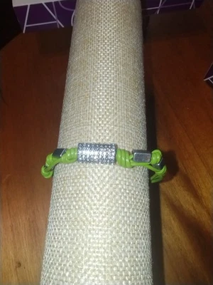 Nuevo Brazalete Ajustable Lia Sophia Cuero Verde Y Cristal Plata Camarada  Foto 1 de 4