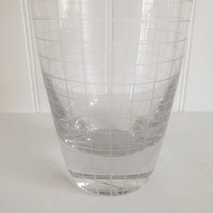 Jarrón de vidrio alto vintage de mediados de siglo con patrón de cuadros claro y blanco - 40 cm de alto - Imagen 1 de 16