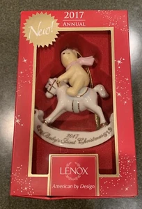 Lenox 2017 Baby's First Christmas Holiday Winnie The Pooh Ornamento Nuevo en Caja 1ª Q - Imagen 1 de 2