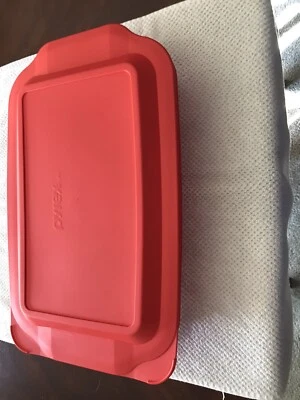 Pyrex 3qt. Clear Casserole Dish w/ Red Lid. - Image 1 of 4