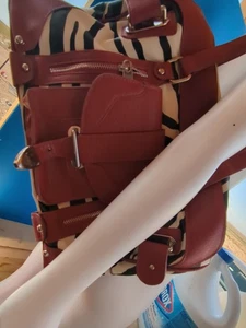 Rote Kunstleder- und Zebramuster Beuteltasche Schultertasche groß gebraucht, in einwandfreiem Zustand - Bild 1 von 19