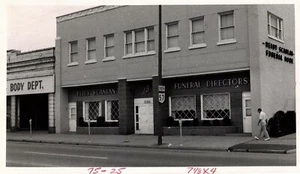 PRESSEFOTO - LORAIN, OH - REIDY SCANLAN BEERDIGUNGSHAUS, BROADWAY IN DER NÄHE DES 21. - Bild 1 von 2