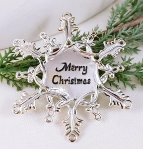 W) Vintage Schneeflocke Ornament Brosche Anstecknadel versilbert FROHE WEIHNACHTEN - Bild 1 von 4