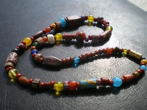 1 schöne Harmonie Murano roter Ziegel Millefiori böhmischer künstlerischer Handel Perlenkette - Bild 1 von 1