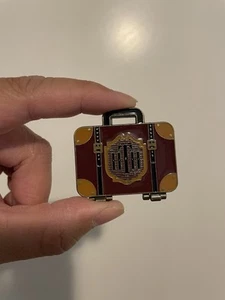 Disney Pin 2017 DLR DCA Tower of Terror Final Check Out Hinged Suitcase LE 5000 - Picture 1 of 3