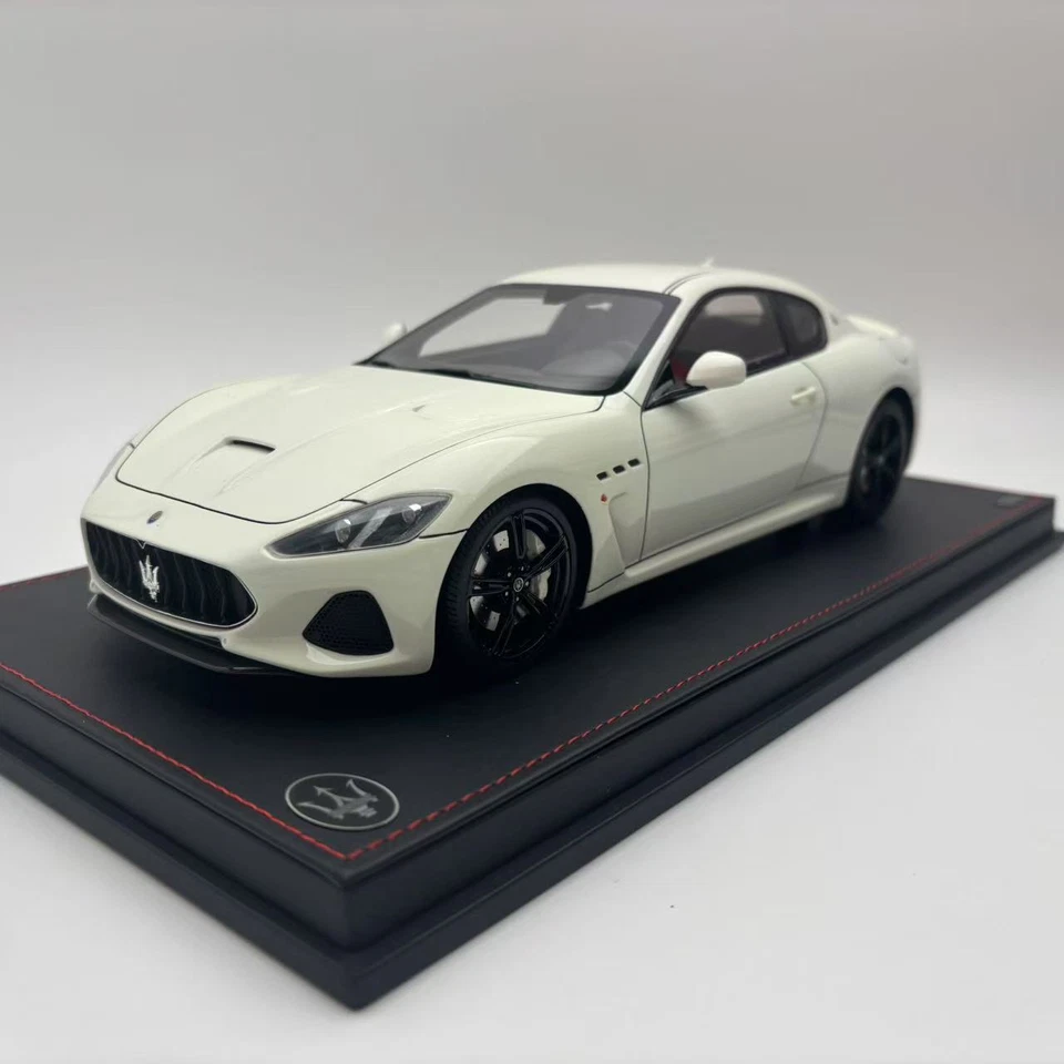 1:18 Maserati Gran Turismo MC Luminous green Resin Model - Image 1 of 4