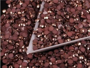 2gr strass colore marrone cangiante da incollare misura 3mm circa 330pz strass - Picture 1 of 1