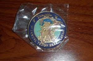 Prendedor/broche clásico de oso de peluche de Disneyland 1er año 1992 sin usar, en paquete - Imagen 1 de 4