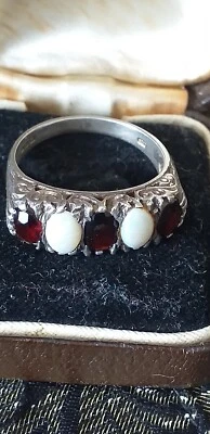 Antico anello vintage vittoriano 1890-s rubino e opale in argento misura UK P... - Immagine 1 di 4