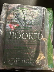 Never After Series Hooked by Emily McIntire (2021, Trade Paperback) New Sealed - Picture 1 of 2