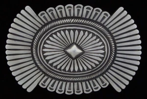 Gürtelschnalle aus Sterlingsilber vom Navajo-Künstler Calvin Martinez - Bild 1 von 2
