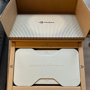 NVIDIA GeForce RTX 5070 Founders Edition FE Graphics Card NIB BRAND NEW In Hand - Picture 1 of 1