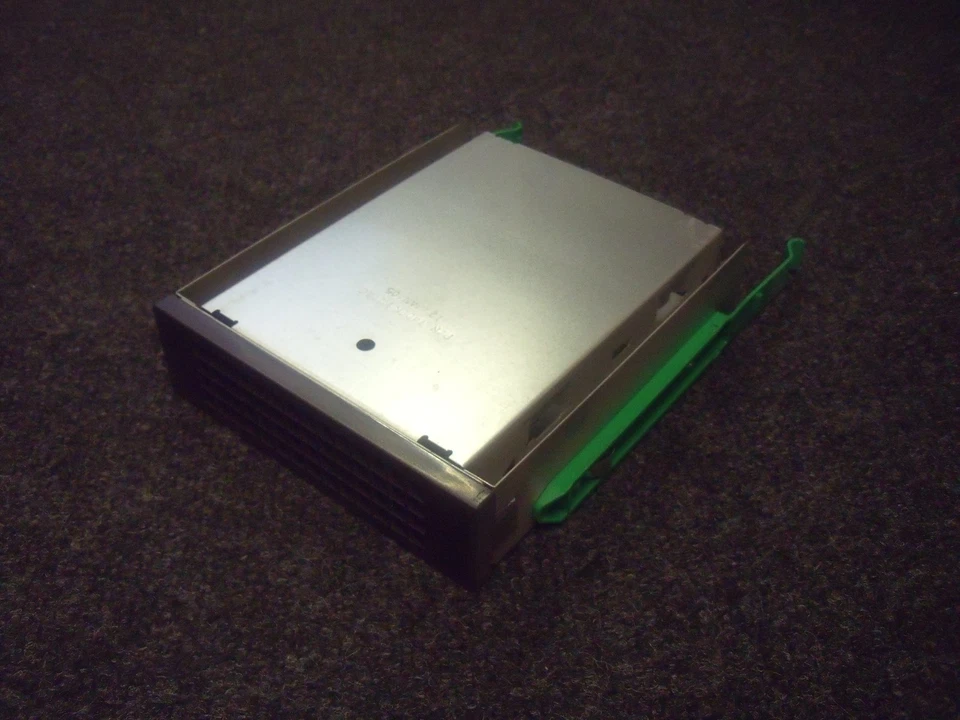 Dell Precision 470 5.25" Bay for 3rd,4th Hard Drive 518WG - Image 1 of 1