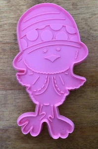 VTG HALLMARK Pink Plastic Cookie Cutter, Adorable Chick Wearing Easter Bonnet - Picture 1 of 3