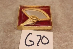 G70 VINTAGE SMALL GOLD TONE PEACOCK MIRROR FAN WITH HAND RED FELT BOTTOM TABLE - Picture 1 of 1