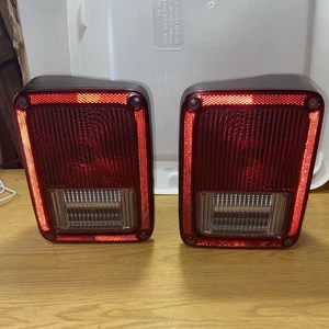 2007-17 OEM Jeep JK Wrangler Driver Passenger Side Tail Light Lamp Assembly Set - Picture 1 of 11