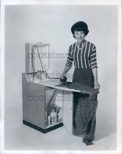 1968 Pressefoto Schauspielerin Model Francine York Irons Shirt 60er Jahre - Bild 1 von 2