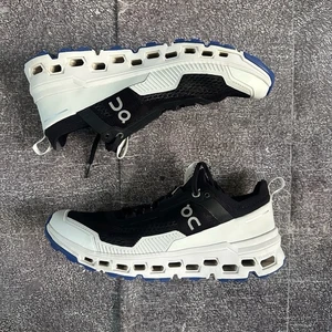 Herren On Running Cloudultra 2 Trail schwarz weiß grau blau Schnürschuhe Turnschuhe Größe 9,5 - Bild 1 von 8