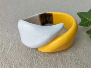 VTG Bangle Bracelet Clapper Yellow White Hinged Lucite? Mid Century Chunky - Picture 1 of 6