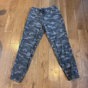 Athleta Damen-Jogginghose Camouflage Farallon Kordelzug grün Größe 4/27,5" Schrittlänge - Bild 1 von 10