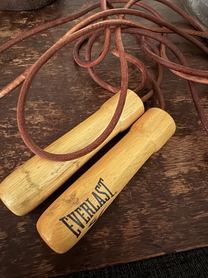 Cuerda de salto de fitness, cuero, asas de madera. EverLast Foto 1 de 1
