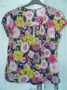 Debenhams blue floral blouse/shirt size 18 (20) cotton pleats white pink fab con - Picture 1 of 3