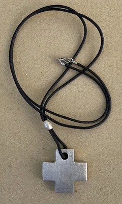 Ciondolo croce in argento 925 con cordino (S 6789) - Immagine 1 di 4