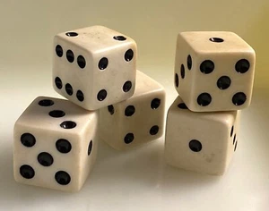 Vintage 5 Yahtzee Würfel Hartplastik Kasein oder Duroplast Harz - Bild 1 von 6