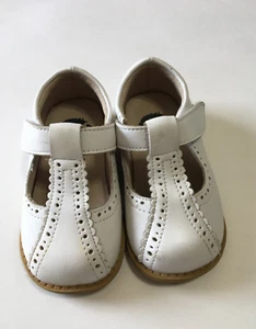 Livie & Luca EUC White “Osprey” Scalloped Leather T-Strap Shoes-6 toddler - Picture 1 of 6