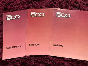Brochure Saab 900 x3 1985 - Emissione UK - 900i, 900 Turbo - Foto 1 di 4