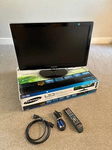 Samsung XL2370HD 23" Monitor/DigitalTV + stand, power and video cable, remote - Picture 1 of 3