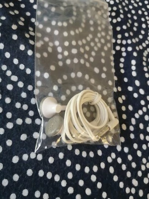 BN USB-C Philips Earphones/ Stereo Headphones  - Image 1 of 3