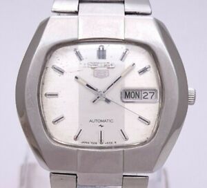 Vintage Seiko 5 Japan 7009-5230 17J Automatic Steel Day Date Men's Wrist Watch